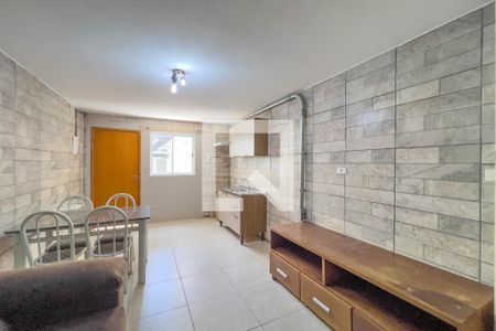 Sala e cozinha de casa de condomínio para alugar com 1 quarto, 50m² em Vila São José, São Paulo