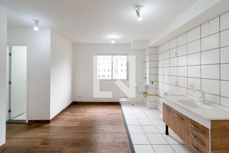 Sala de apartamento para alugar com 2 quartos, 40m² em Vila Mira, São Paulo