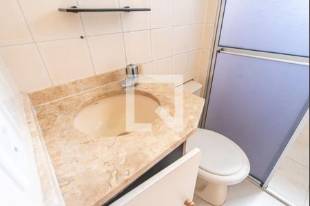 Banheiro de apartamento à venda com 2 quartos, 49m² em Cidade São Jorge, Santo André