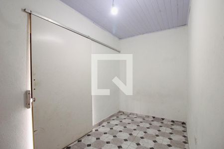 Quarto 2 de casa à venda com 2 quartos, 400m² em Parque Industrial das Oliveiras, Taboão da Serra