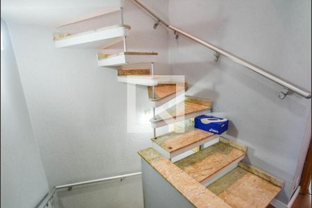 Escada de casa de condomínio à venda com 3 quartos, 126m² em Utinga, Santo André