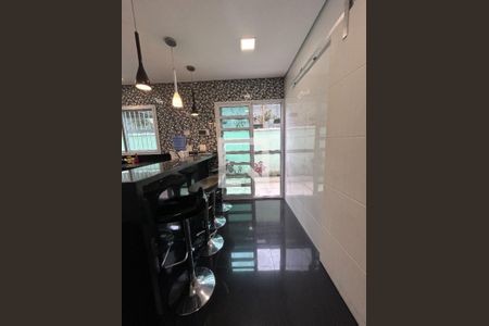 Casa para alugar com 4 quartos, 330m² em Vila Mazzei, São Paulo