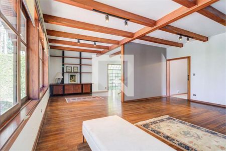 Casa à venda com 4 quartos, 273m² em Jardim Marajoara, São Paulo