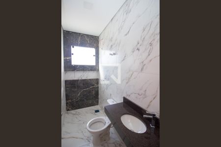 Banheiro da Suíte de casa à venda com 3 quartos, 120m² em Cabral, Contagem