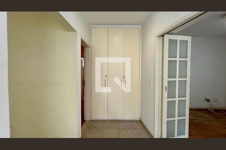 Hall de entrada de casa à venda com 4 quartos, 360m² em Vila Madalena, São Paulo