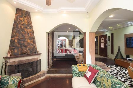 Sala de casa de condomínio para alugar com 4 quartos, 588m² em Vila Albertina, São Paulo