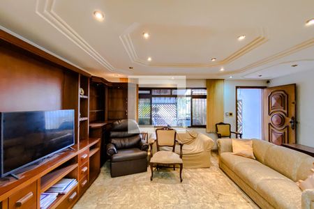 Sala de casa para alugar com 4 quartos, 300m² em Vila Claudia, São Paulo