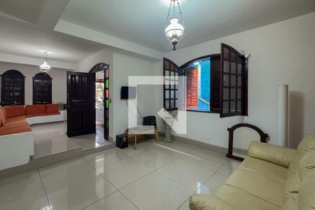Casa à venda com 3 quartos, 240m² em Pindorama, Belo Horizonte