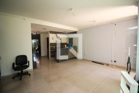 Sala 1 de casa para alugar com 3 quartos, 190m² em Guarujá, Porto Alegre