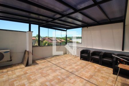 Sala 2 de casa para alugar com 3 quartos, 190m² em Guarujá, Porto Alegre