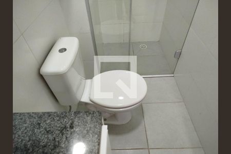 Banheiro de apartamento para alugar com 1 quarto, 30m² em Parque São Jorge, São Paulo