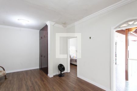 Sala 2 de casa à venda com 2 quartos, 220m² em Novo Glória, Belo Horizonte