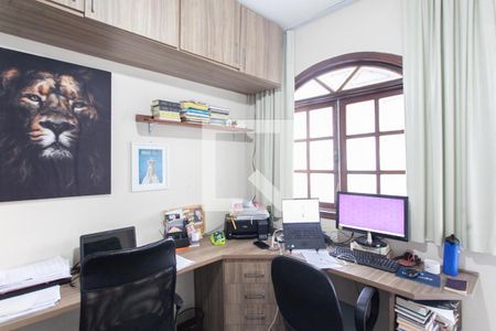 Escritório de casa à venda com 2 quartos, 220m² em Novo Glória, Belo Horizonte