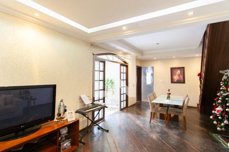 Sala 1 de casa à venda com 2 quartos, 220m² em Novo Glória, Belo Horizonte