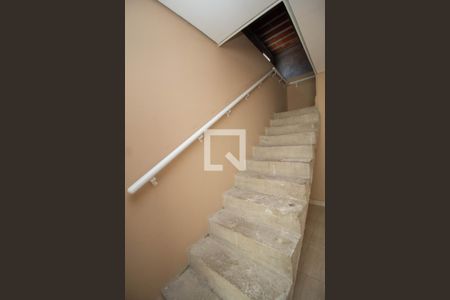 Escada de casa para alugar com 2 quartos, 140m² em Jardim Maristela, São Paulo