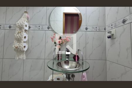 Lavabo de casa à venda com 3 quartos, 111m² em Vila Vitória, Santo André