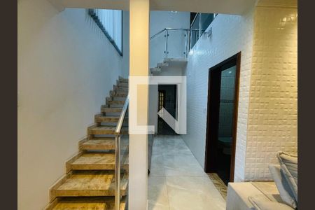 Hall de casa para alugar com 4 quartos, 460m² em Jardim Presidente Dutra, Guarulhos