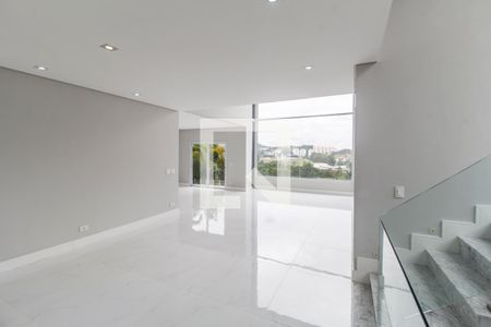 Sala de casa de condomínio à venda com 4 quartos, 570m² em Tamboré, Santana de Parnaíba