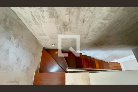 Escada de apartamento para alugar com 3 quartos, 208m² em Paraíso, São Paulo