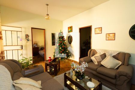 Casa à venda com 6 quartos, 600m² em Darcy Vargas, Belo Horizonte