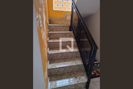 Escada de casa para alugar com 4 quartos, 280m² em Jardim Pedro José Nunes, São Paulo