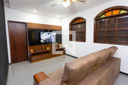 Casa para alugar com 3 quartos, 377m² em Jardim Riacho das Pedras, Contagem