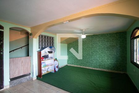 Casa para alugar com 8 quartos, 188m² em Jardim Sao Salvador, Taboão da Serra