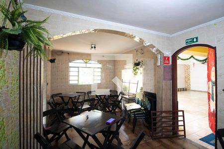 Casa para alugar com 8 quartos, 188m² em Jardim Sao Salvador, Taboão da Serra