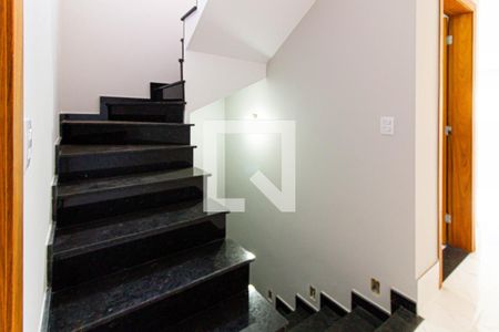 Escada de casa à venda com 3 quartos, 260m² em São Domingos, São Paulo