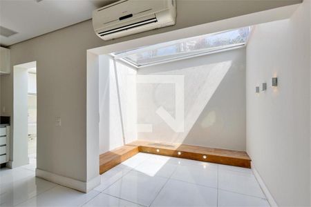 Casa à venda com 4 quartos, 152m² em Santo Amaro, São Paulo