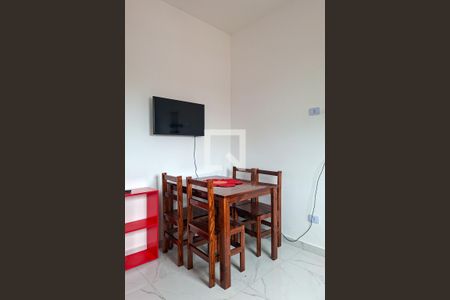 Sala de casa de condomínio para alugar com 2 quartos, 50m² em Vila Caiçara, Praia Grande