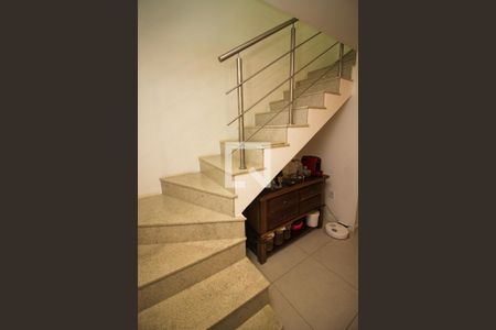 Escada de casa à venda com 4 quartos, 215m² em Jardim Isabel, Porto Alegre