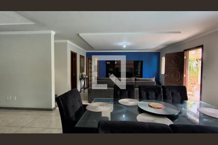 Sala de casa de condomínio para alugar com 4 quartos, 360m² em Vargem Pequena, Rio de Janeiro