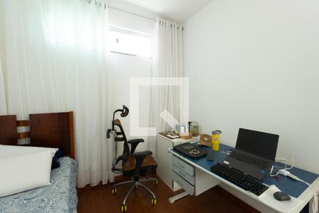 Casa à venda com 3 quartos, 419m² em Lindéia, Contagem