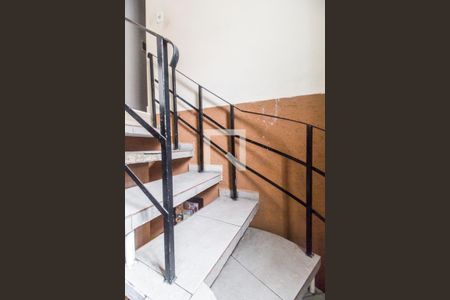 Escada de casa à venda com 3 quartos, 125m² em Jardim dos Camargos, Barueri