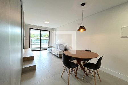 Sala de apartamento para alugar com 2 quartos, 75m² em Saco Grande, Florianópolis