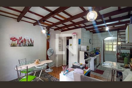 Casa à venda com 4 quartos, 280m² em Vila Nova, Porto Alegre