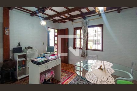 Casa à venda com 4 quartos, 280m² em Vila Nova, Porto Alegre