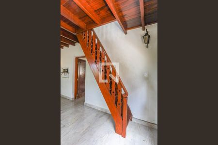 Escada de casa para alugar com 3 quartos, 240m² em Eldorado, Diadema