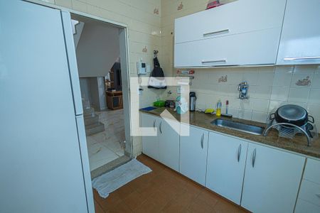 cozinha de casa de condomínio à venda com 4 quartos, 170m² em Planalto, Belo Horizonte