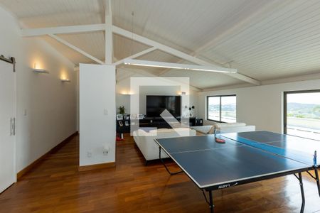 Sala de TV de casa de condomínio à venda com 4 quartos, 500m² em Vila Castela, Nova Lima