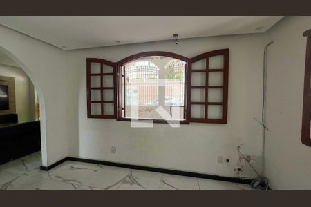 Casa à venda com 4 quartos, 210m² em Alípio de Melo, Belo Horizonte