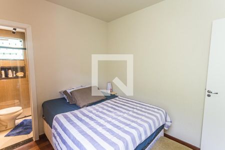 Suíte de apartamento à venda com 2 quartos, 90m² em Colégio Batista, Belo Horizonte