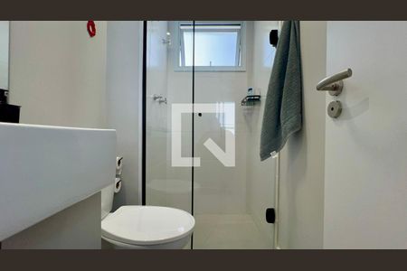 Banheiro de kitnet/studio à venda com 1 quarto, 26m² em Pinheiros, São Paulo