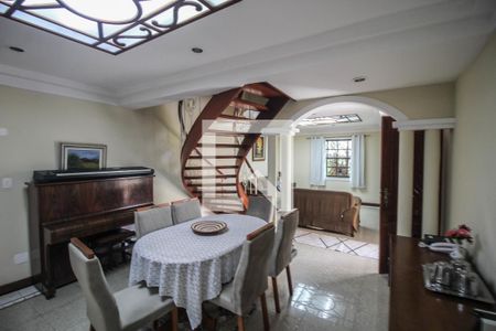 Sala de casa de condomínio para alugar com 4 quartos, 199m² em Centro, Nova Iguaçu