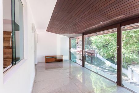 varanda sala de casa de condomínio à venda com 3 quartos, 2160m² em Passárgada, Nova Lima