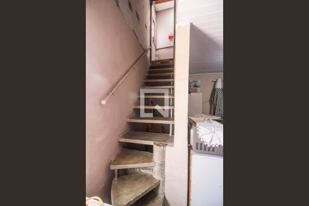 Escada de casa para alugar com 2 quartos, 86m² em Jardim Bom Sucesso, Carapicuíba