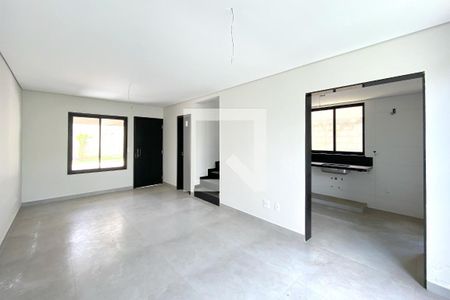 Sala de casa de condomínio à venda com 3 quartos, 120m² em São Luiz, Belo Horizonte