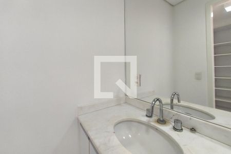 Banheiro de apartamento para alugar com 1 quarto, 67m² em Cambuí, Campinas