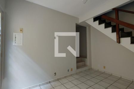 Sala de casa de condomínio para alugar com 2 quartos, 100m² em Taquara, Rio de Janeiro